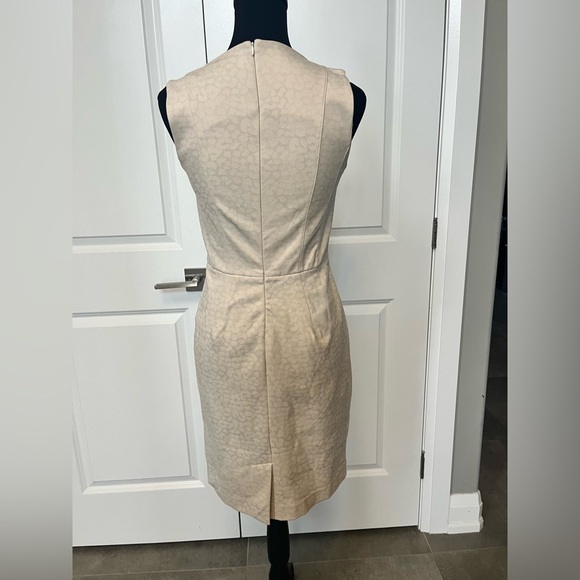 Banana Republic cream leopard sheath dress size xs item 07-37 - Picture 4 of 11
